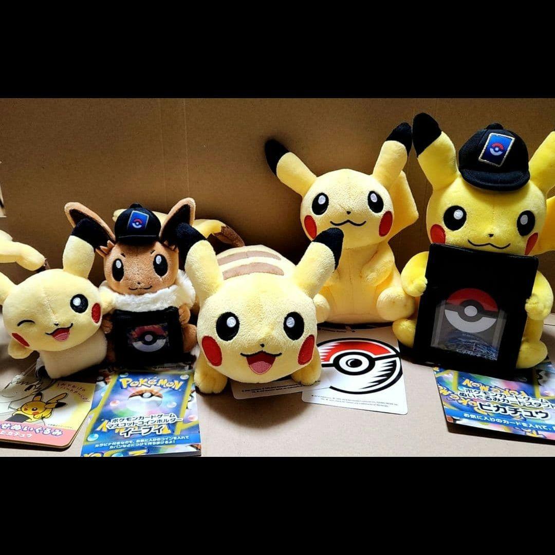 カードスタンド ピカチュウ ポケモンセンター限定 新品 セット ポケモンカードゲーム ぬいぐるみカードスタンド ピカチュウ ｜【公式