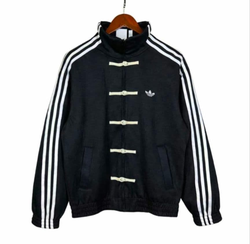 adidas】SNSで話題☆中国限定 トラックジャケット - メルカリ