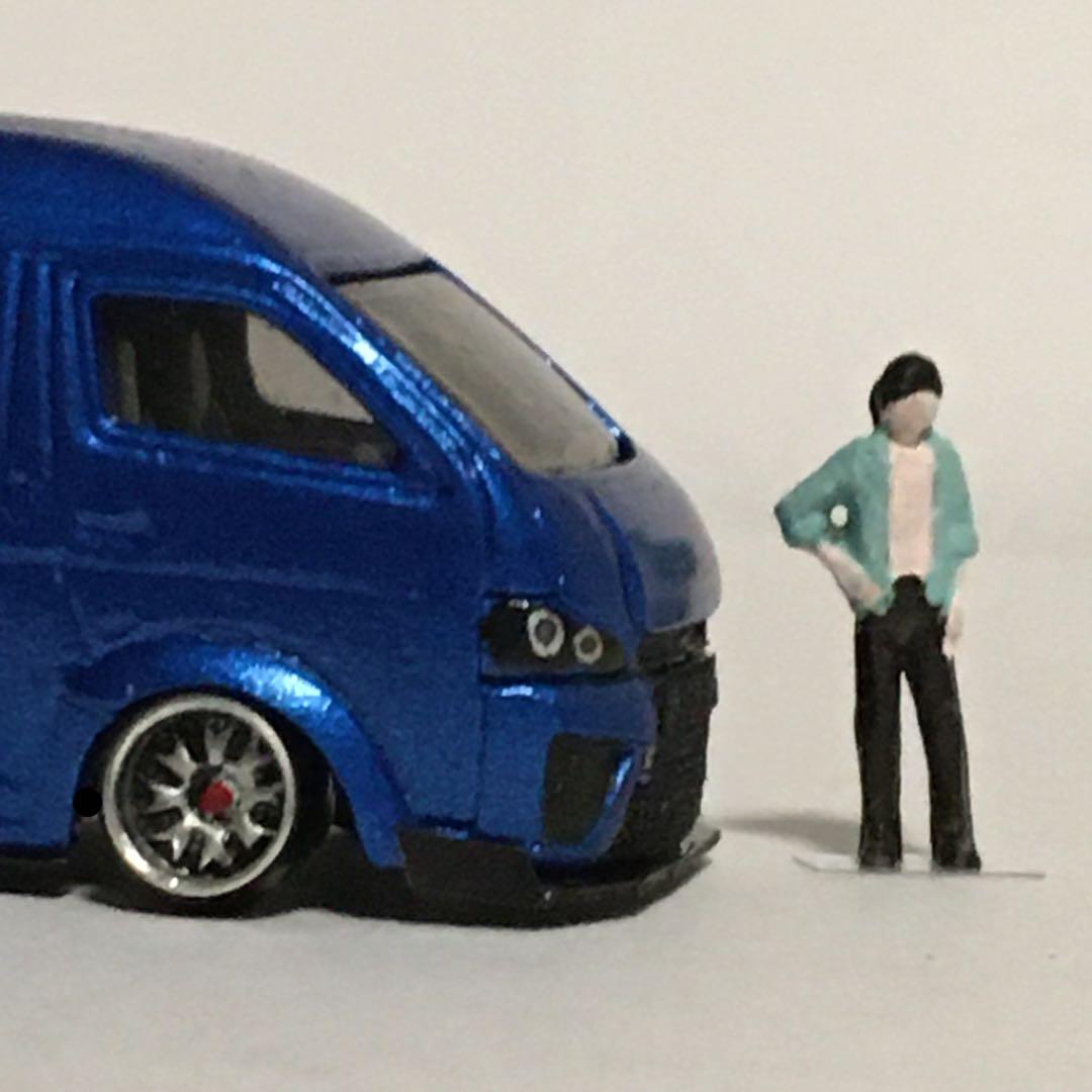トミカ 改造 ハイエース フルエアロ 深リムローダウン 1/64サイズ男性
