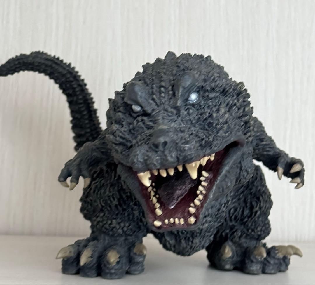 デフォリアル ゴジラ(2001) 発光Ver. - メルカリ