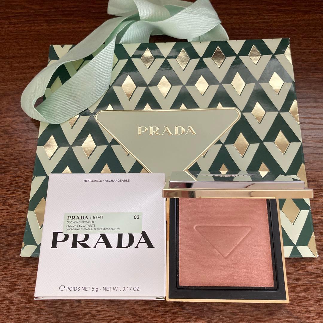 PRADA ライト グローイング パウダー 02ピンク