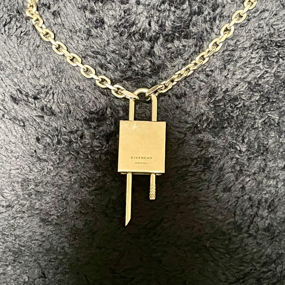 Givenchy パドロック ネックレス 南京錠 シルバー 4G ロック - メルカリ
