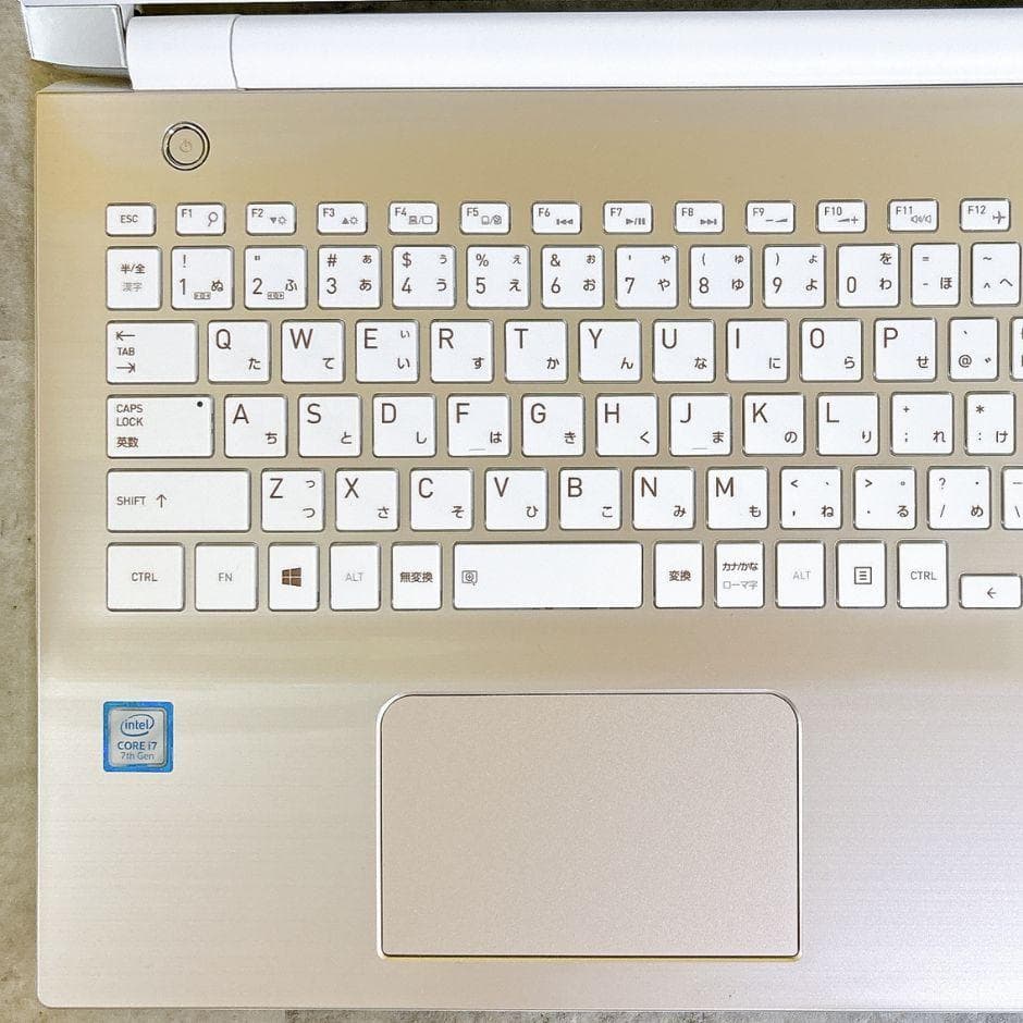 美品✨ⅰ7✨SSD512搭載で快適✨おしゃれゴールド❣フルHD 薄型 カメラ