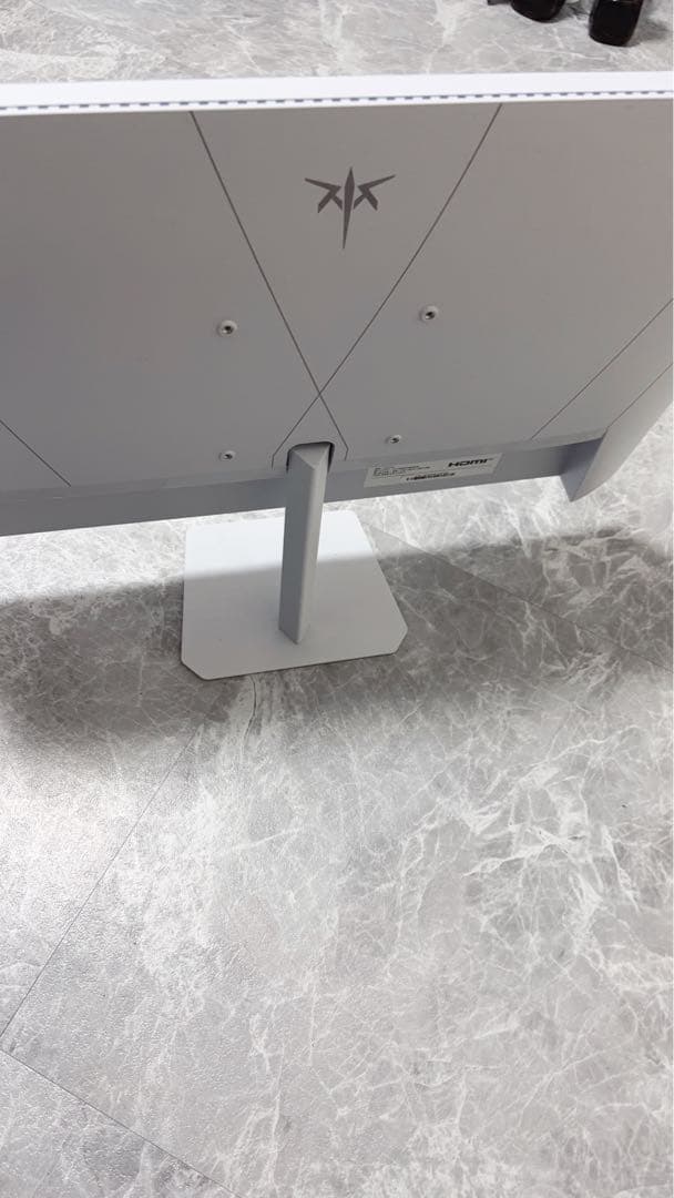 美品　KTC 23.8インチ ゲーミングモニター 180Hz ホワイト　白 KTC 23.8 インチ ゲーミングモニター 190Hz OC可能/180Hz/1ms/FHD