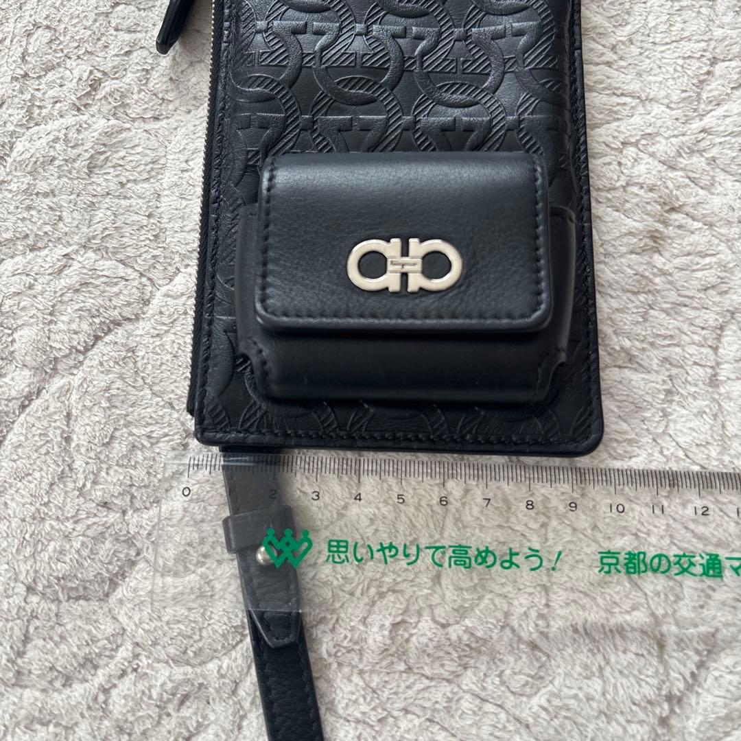 マロンJ様専用☆フェラガモ☆ 未使用スマホショルダーダブルガンチーニ