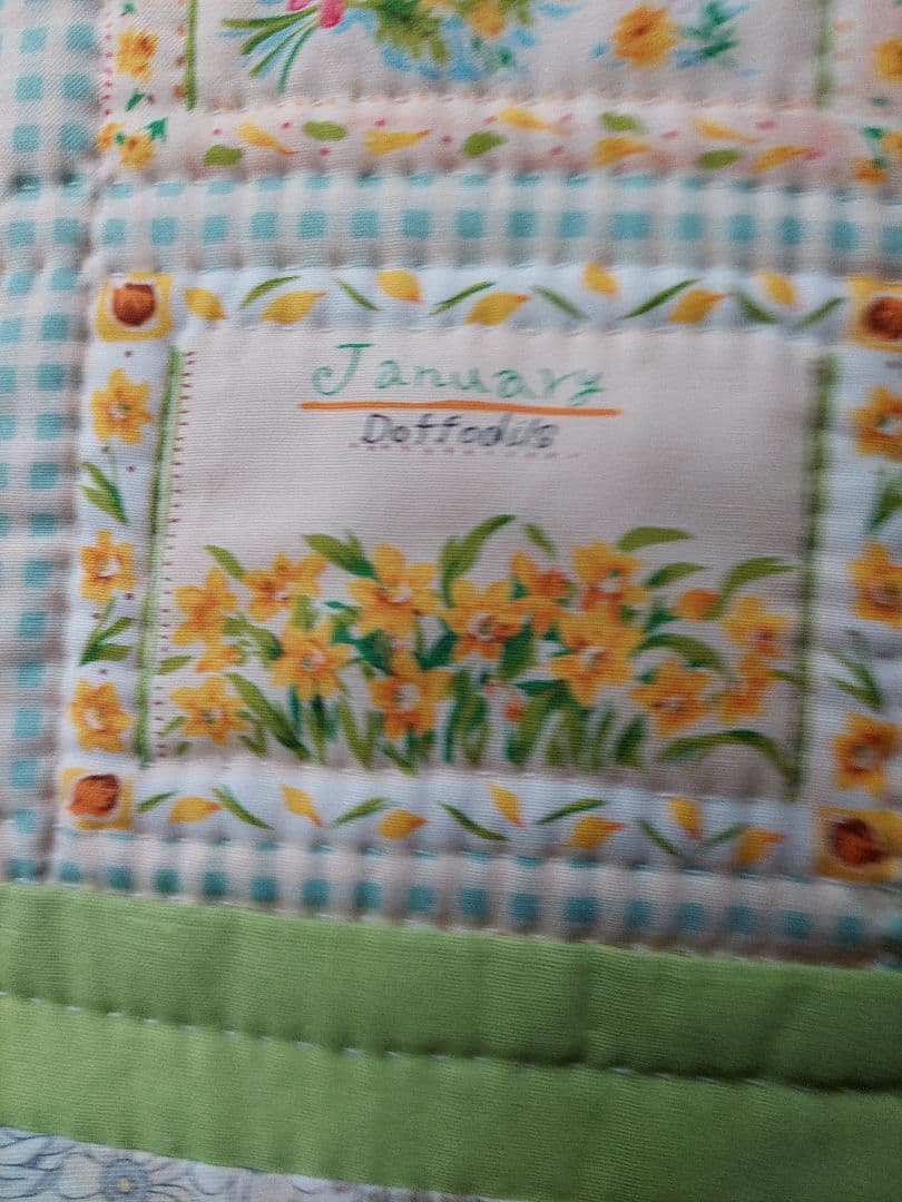 パッチワークタペストリー パッチワークキルト 四季の花 ハンドメイド