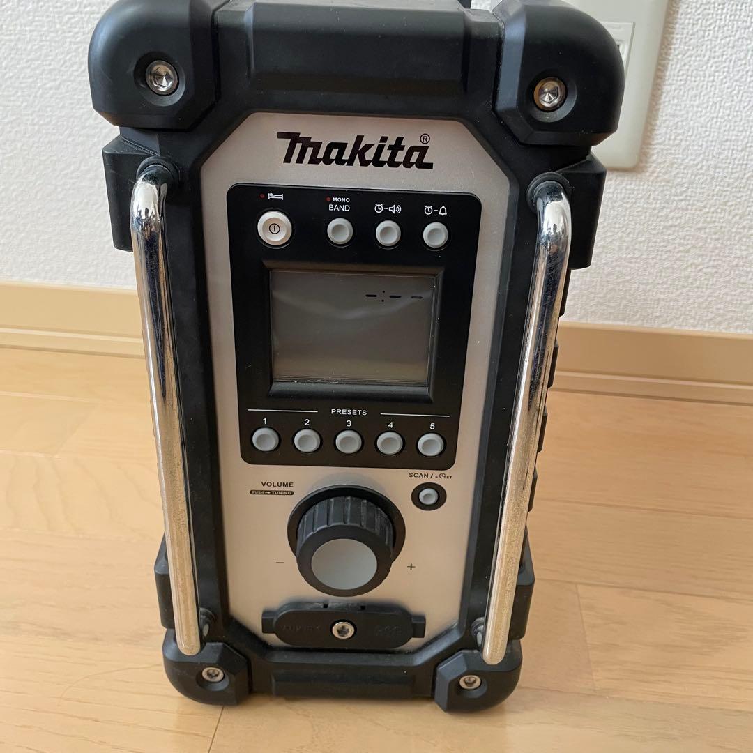 極美品✨ マキタ 充電式ラジオ MR102 ACアダプタ付き 白