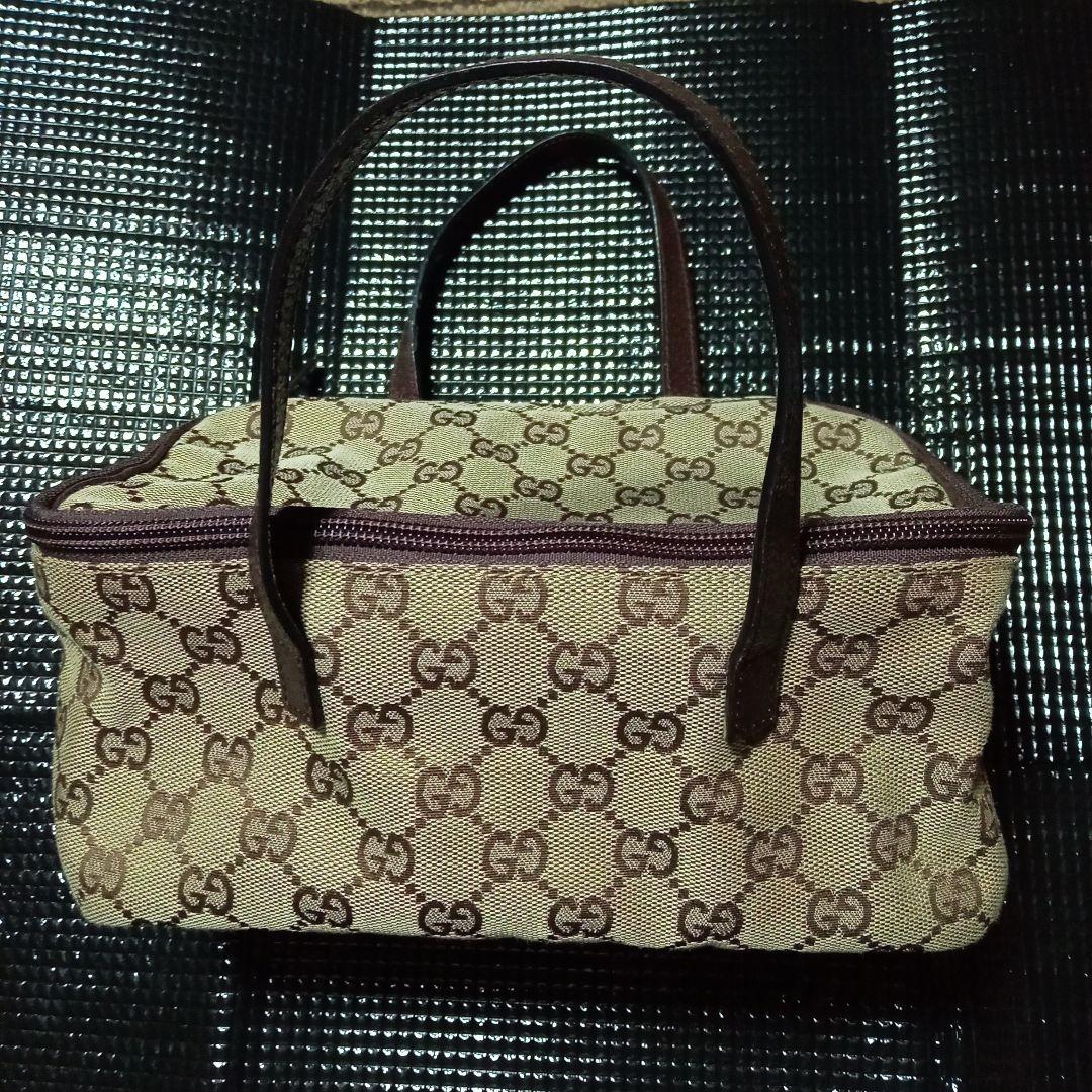 GUCCI バニティ Gucci Vanity medium top handle bag in beige and brown GG canvas