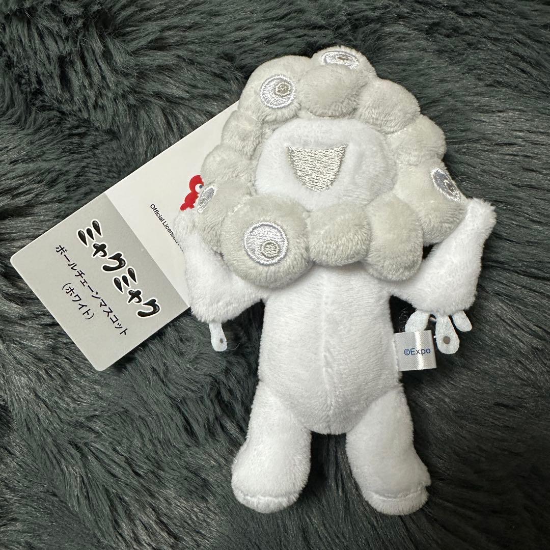 白ミャクミャク ボールチェーン 3個セット - メルカリ