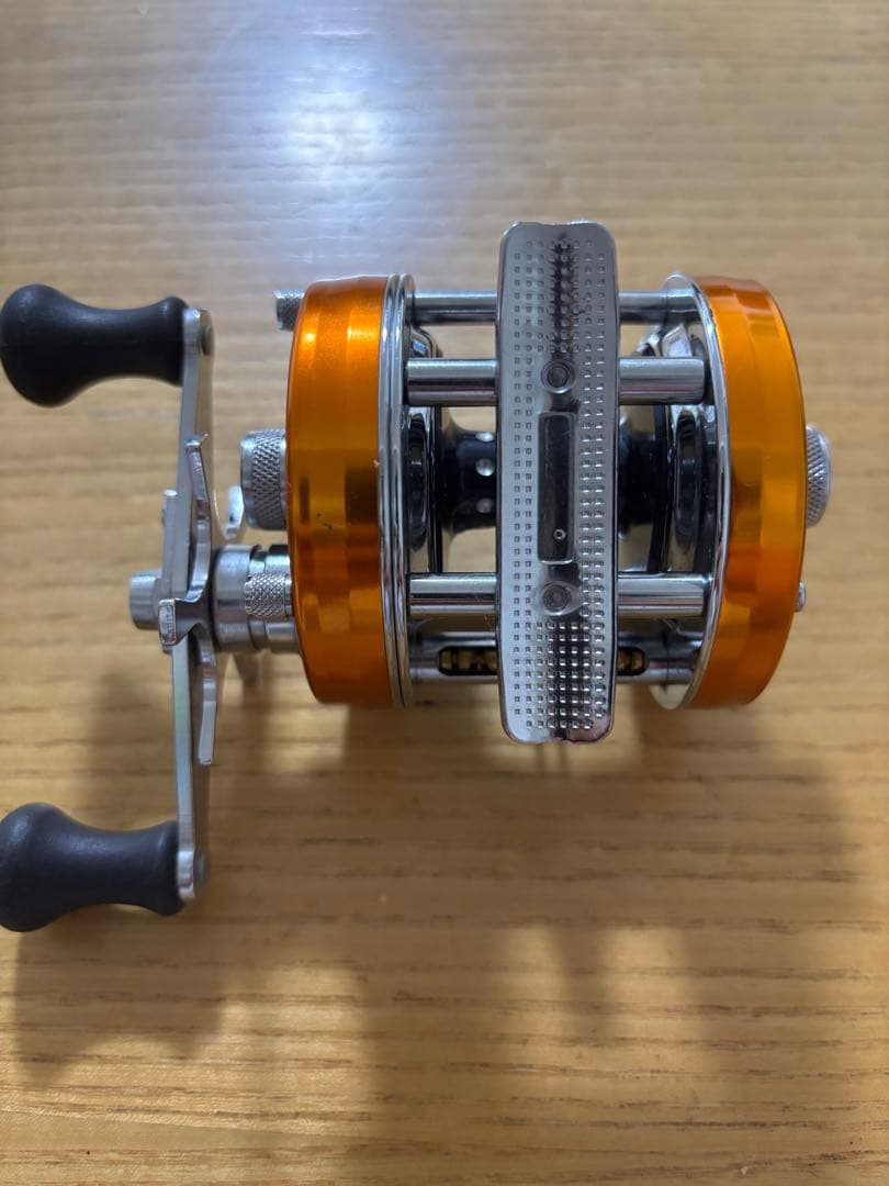 アブガルシア アンバサダー5501CS ROCKET サンセットオレンジ - メルカリ