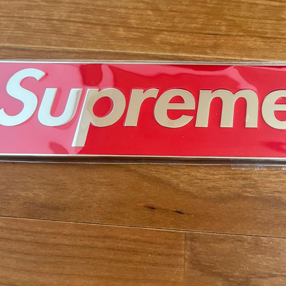 新品未使用】Supreme ボックスロゴ カー エンブレム 赤 - メルカリ
