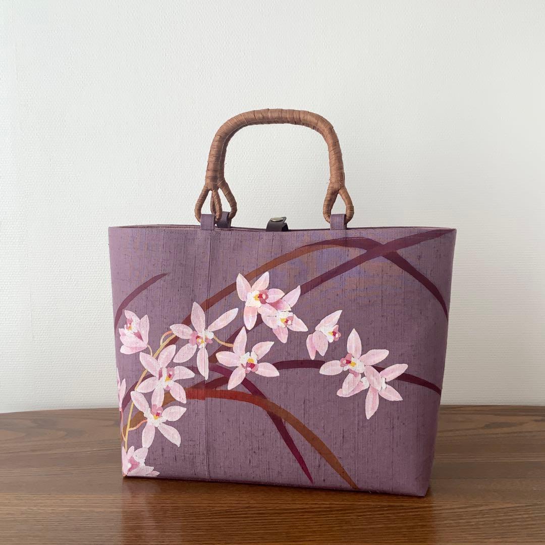 海老染色の紬　蘭のお花　リメイク　山葡萄ハンドルバッグ 国産山葡萄 籠バッグ 内布付き 乱れ編み、花編み 巾着タイプ内布 かご