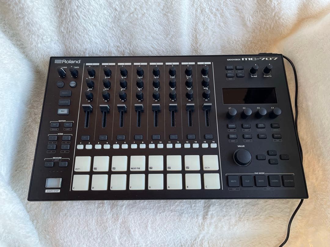 美品】Roland MC-707 GROOVEBOX (Ver.1.82) - メルカリ
