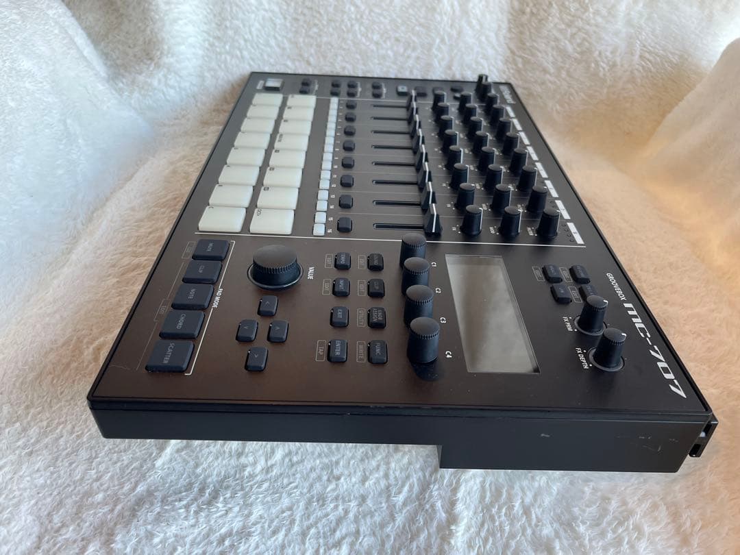 美品】Roland MC-707 GROOVEBOX (Ver.1.82) - メルカリ