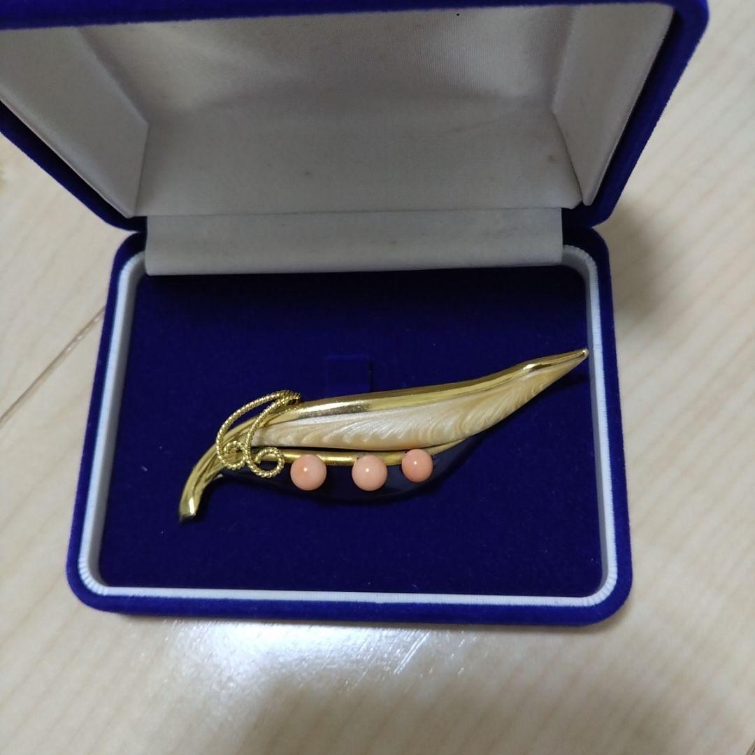 ジャンニヴェルサーチェ クリスタルラインストーン ピンブローチ