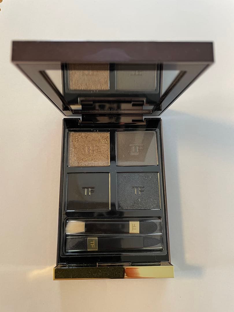 TOM FORD アイカラークォード　10 チタニウムスモーク トム フォード ビューティ / アイ カラー クォード 10 チタニウム