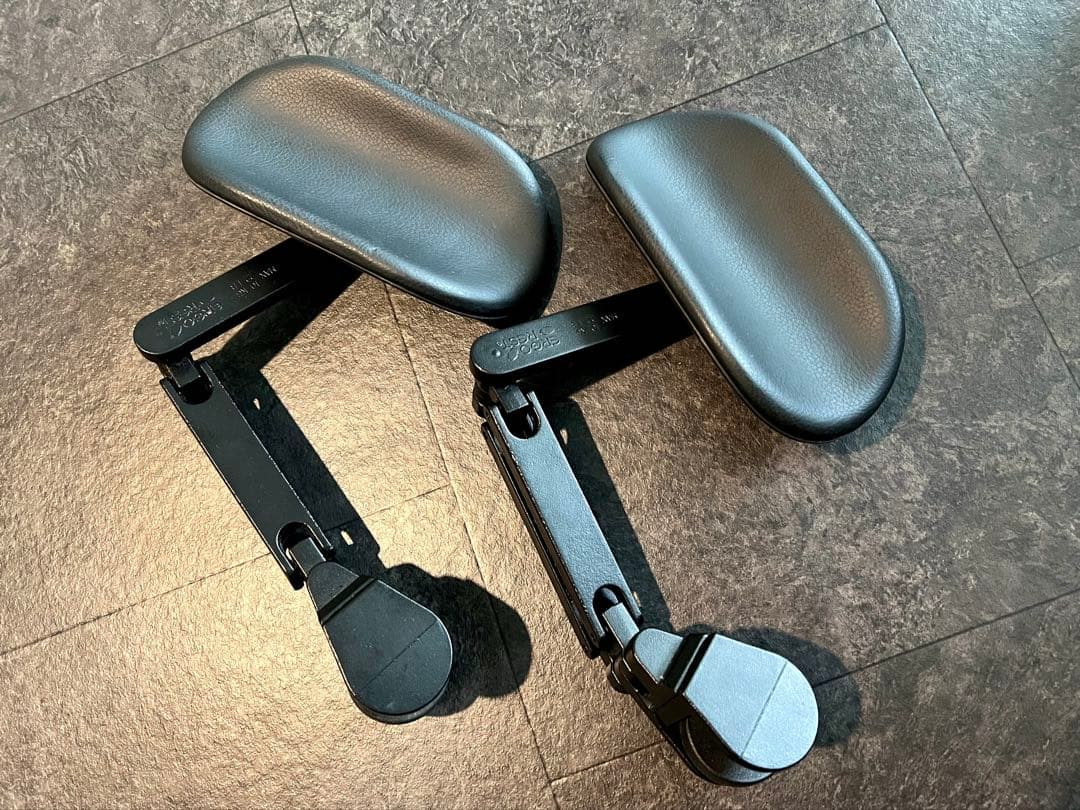 ERGOREST エルゴレスト アームレスト 左右セット ブラック - メルカリ