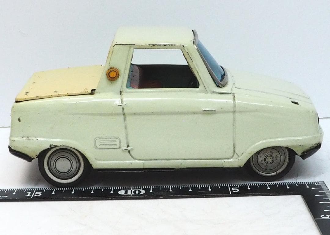 萬代屋【愛知機械工業コニー グッピー薄黄緑 ミラー欠】ブリキtin car