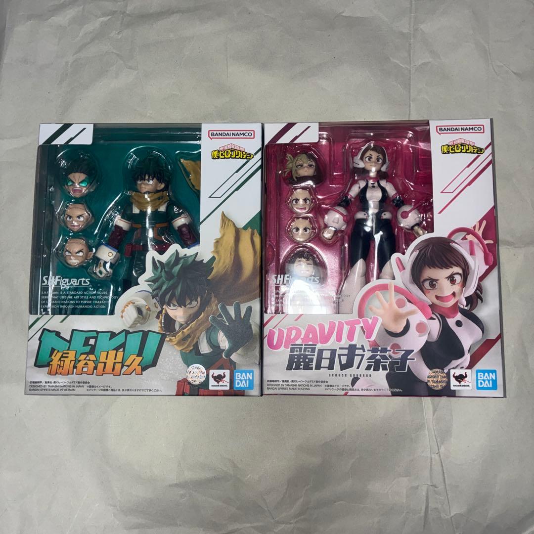 クロヌマタカトシ 彫刻ブローチ 満月 ゴールド