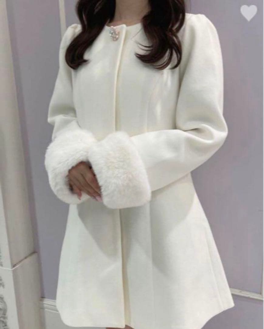 evelyn ビジューコート Mホワイト 2022 - メルカリ