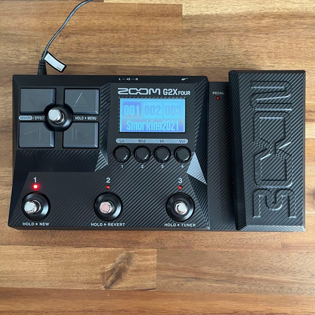 ZOOM G2X FOUR ほぼ新品同様 ギター用マルチエフェクター ZOOM G2X FOUR ギター用マルチエフェクター＆アンプエミュレーター