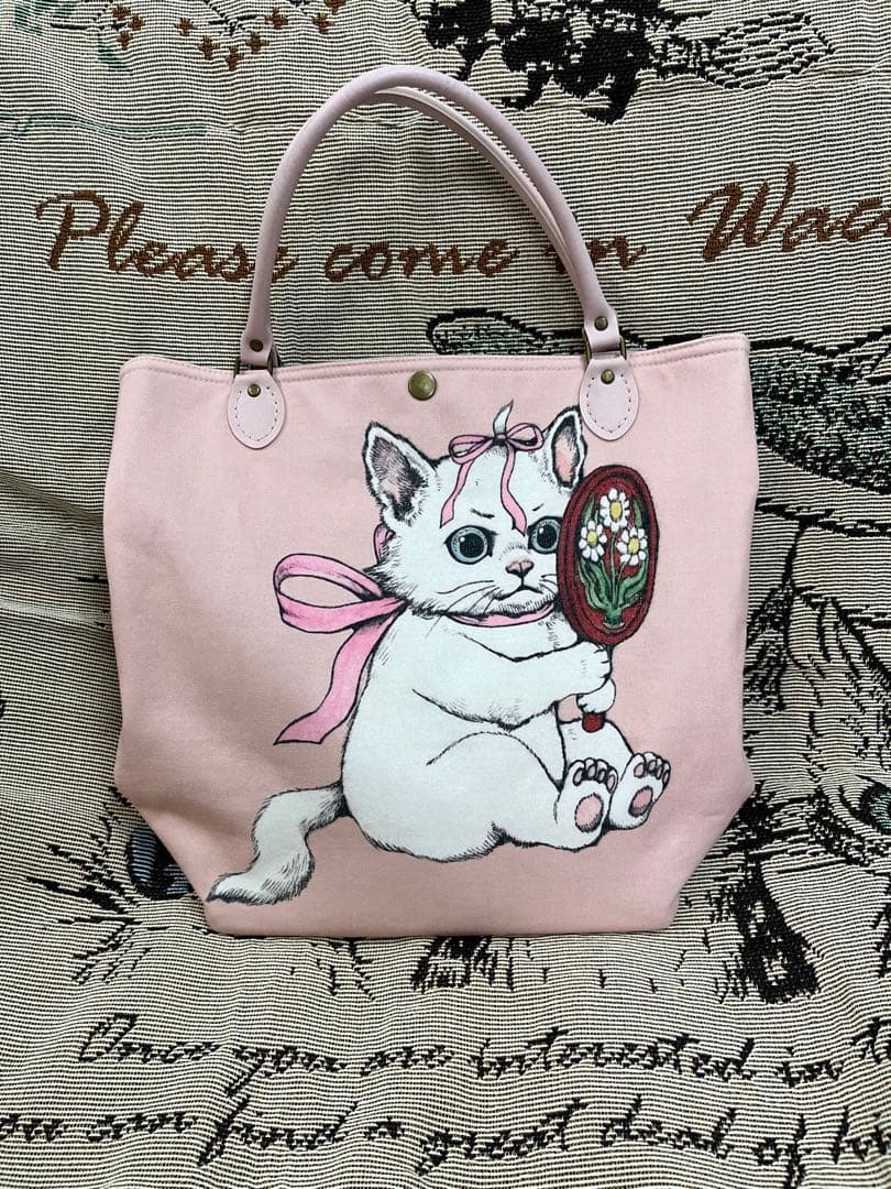 ヒグチユウコのTシャツから作成の、お洒落な猫イラストのピンク トートバッグ Amazon.co.jp: ヒグチユウコ コラボ おしゃれキャット マリー トート
