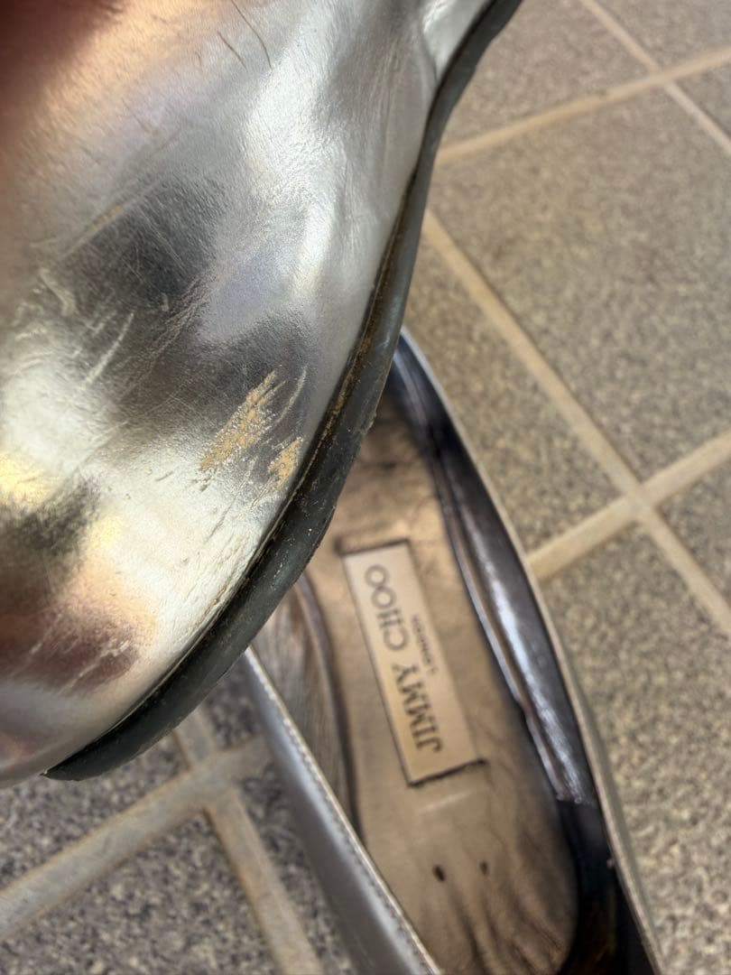 JIMMY CHOO シルバー フラットシューズ - メルカリ