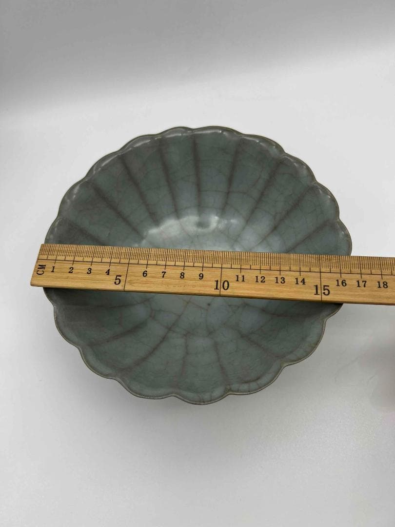 宋時代 青磁 汝官窯菊瓣碗 官汝窯碗 郊壇官