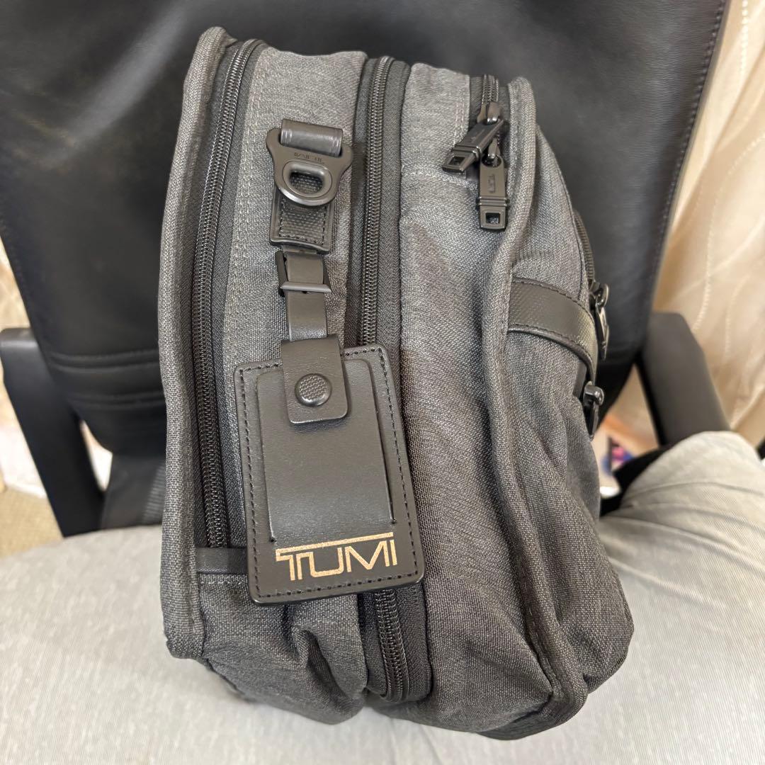 TUMI ALPHA2 ビジネスバッグ 拡張可能 グレー 26141AT2