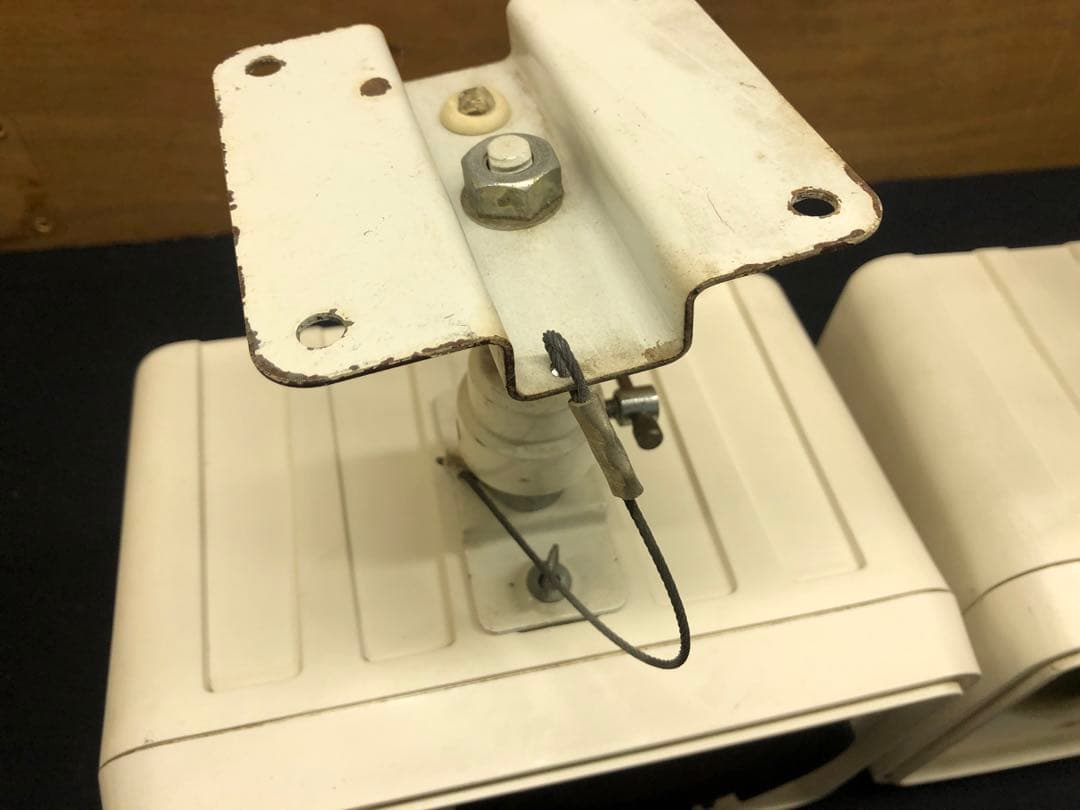 BOSE111ADW ペア 天井吊りブラケット付 中古