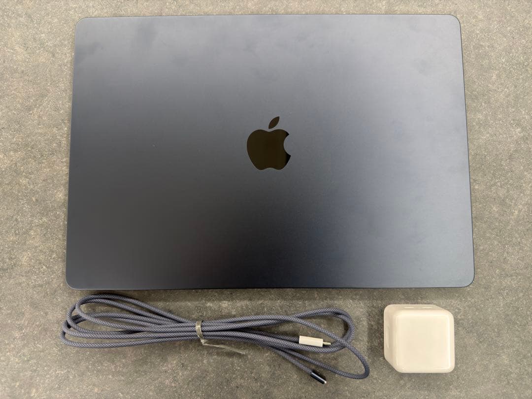 Apple MacBook Air 15インチ M2 2023 本体　512GB Apple 15-Inch MacBook Air Laptop 2023: M2 Chip, 8GB RAM, 256GB SSD