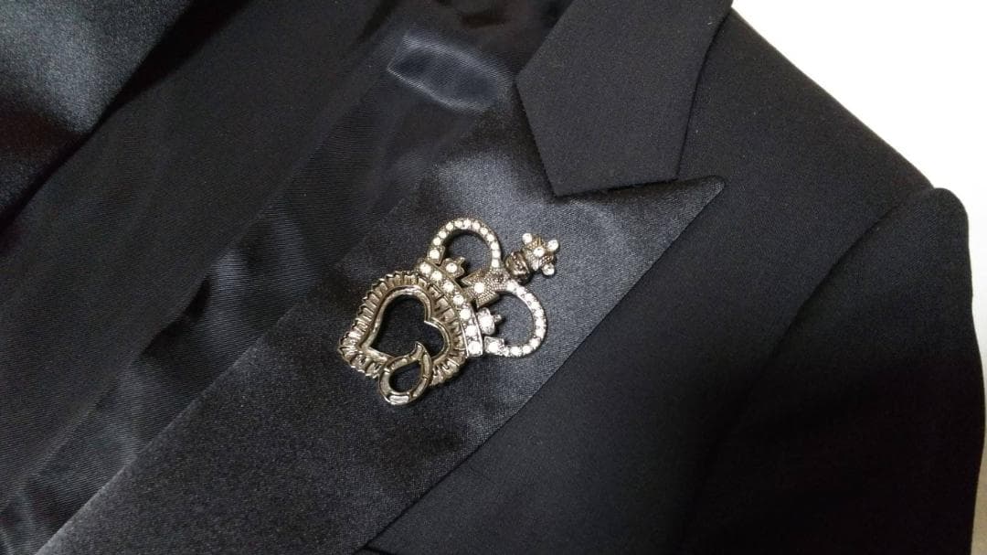 正規 廃盤 ナンバーナイン 王冠ハート涙ブローチ キムタク着 黒 芸能人