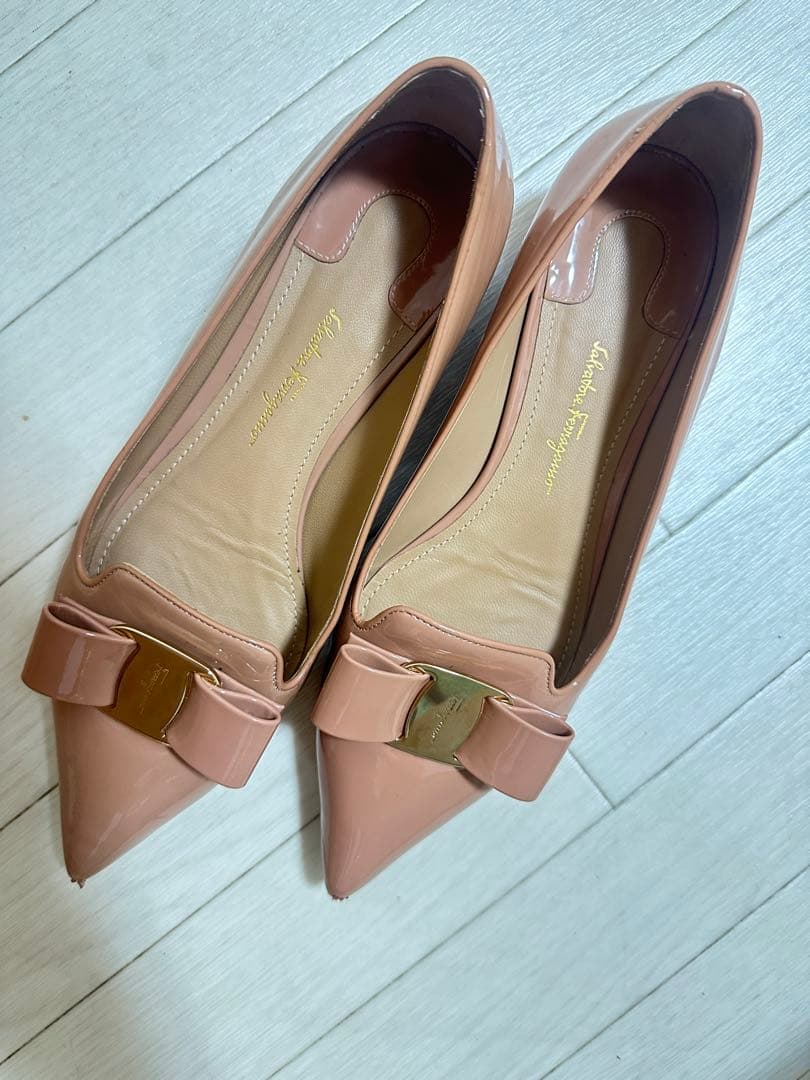 美品フェラガモ ♡ヴァラリボンパンプス　23.5 楽天市場】【最大2万円OFFクーポン対象・3/1限定】FERRAGAMO