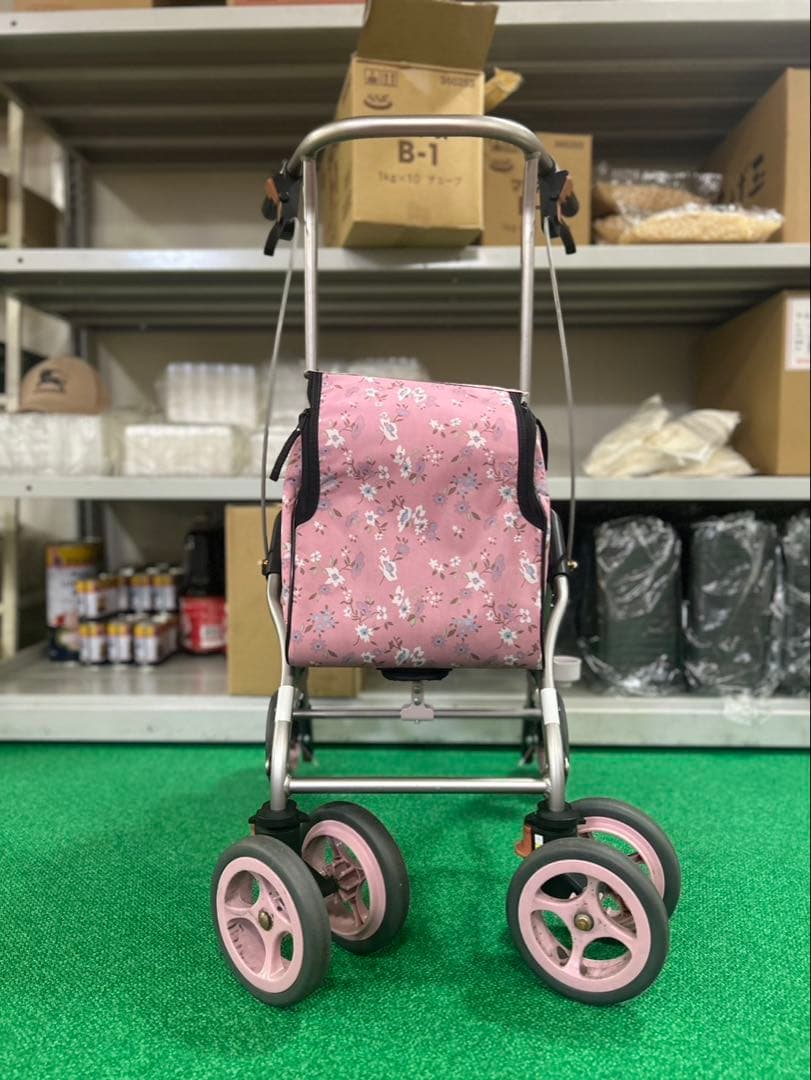 介護用　歩行器　花柄ピンク折りたたみ歩行器 4輪　とても綺麗　動作確認済み 幸和製作所 シルバーカー 花柄 ミドルタイプ アルミ製 （ カート 歩行