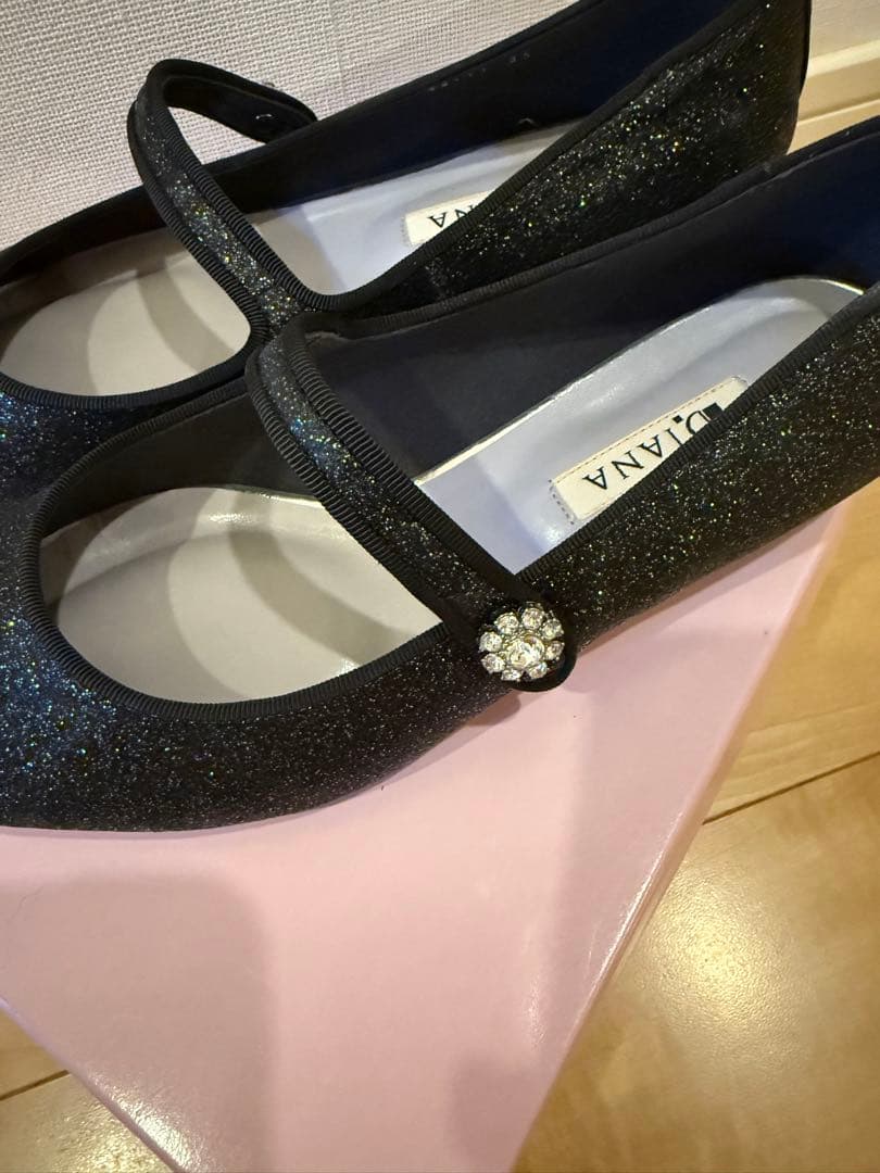 D.I.ANA ブラック グリッター フラットシューズ