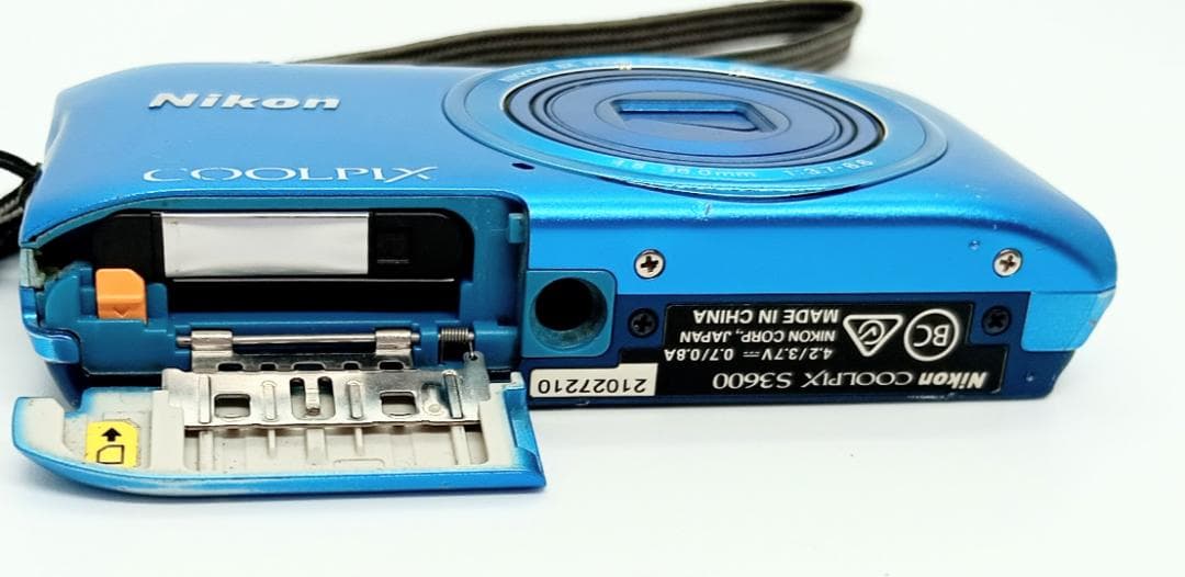 デジタルカメラ NikonCoolpix S3600 Blue 20.1MP 8x Zoom