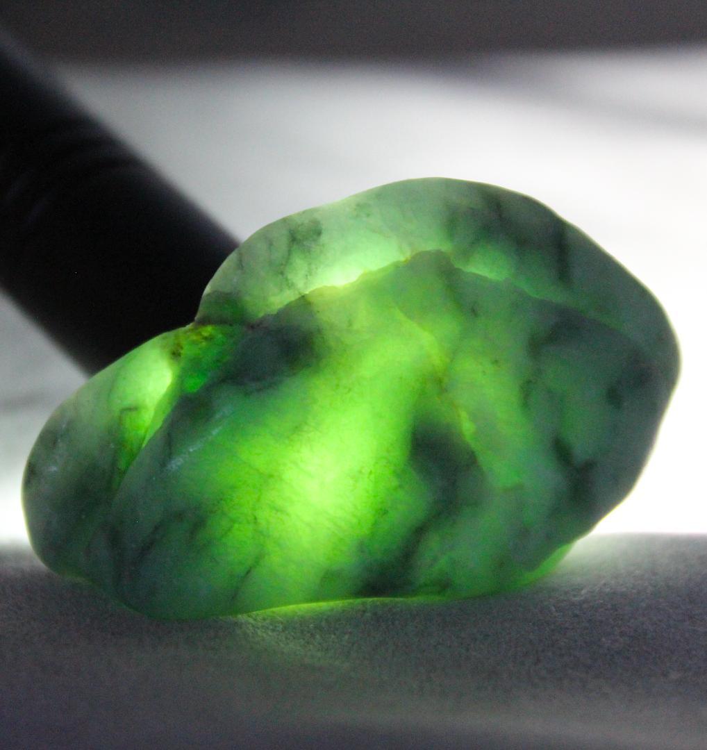 ［極上の海中翡翠］高透過 糸魚川翡翠 海石 原石 25.4g