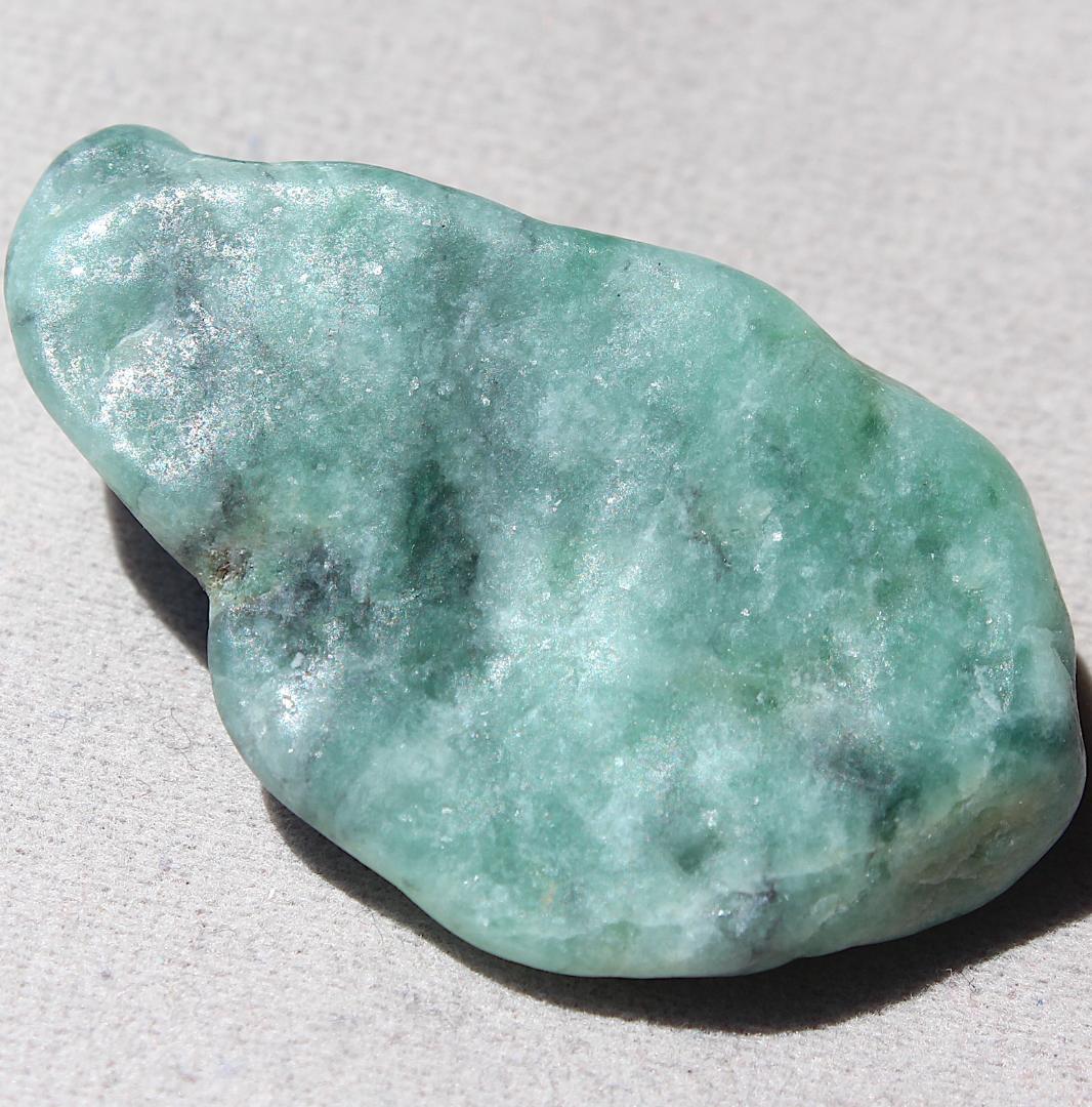 ［極上の海中翡翠］高透過 糸魚川翡翠 海石 原石 25.4g