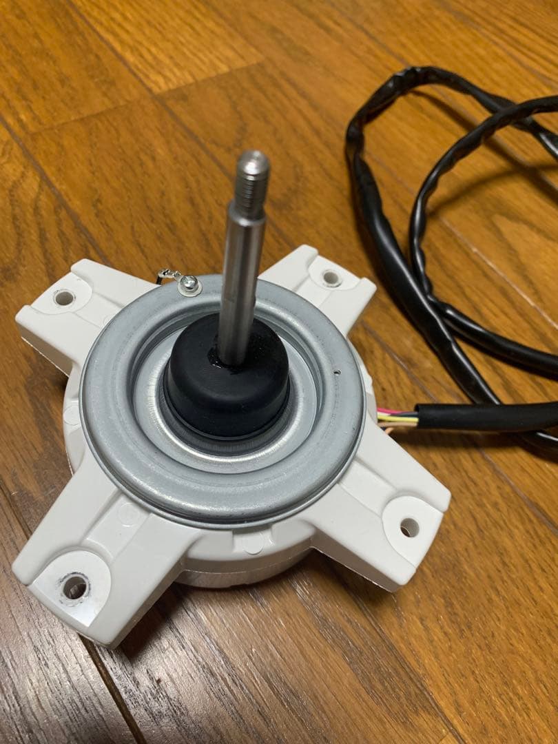 ダイキンエアコン室外機ファンモーター - メルカリ