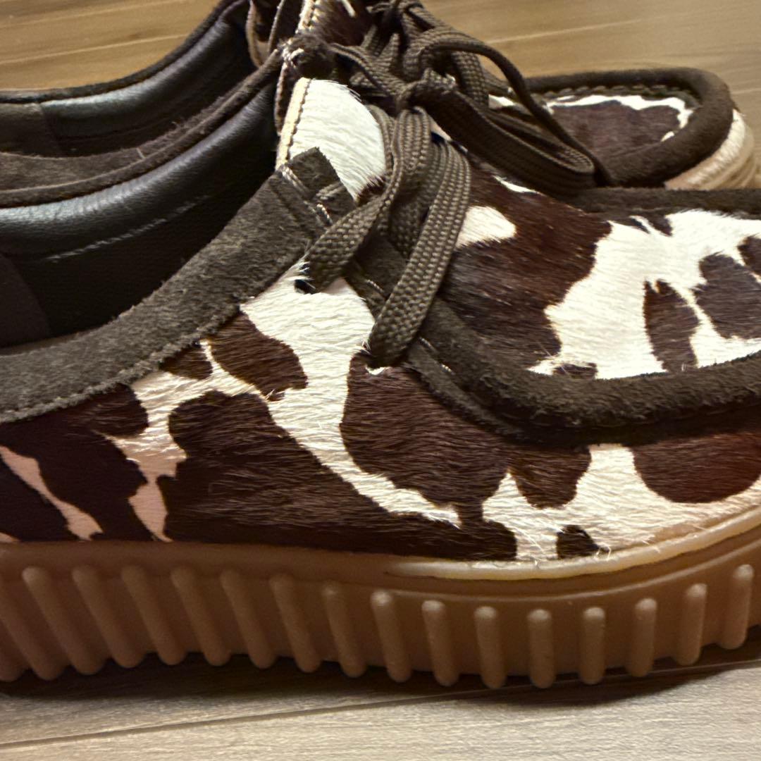 クラークス ワラビー 牛柄 レディース 厚底 モカシン - メルカリ