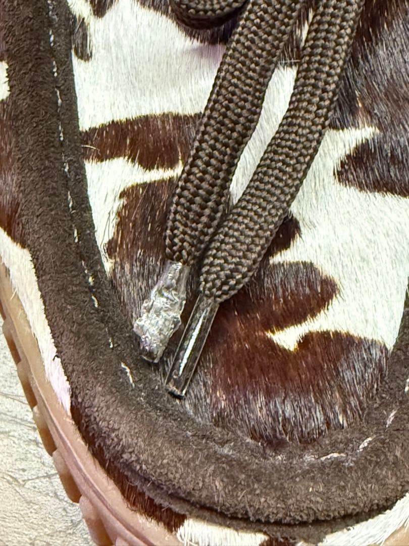 クラークス ワラビー 牛柄 レディース 厚底 モカシン - メルカリ