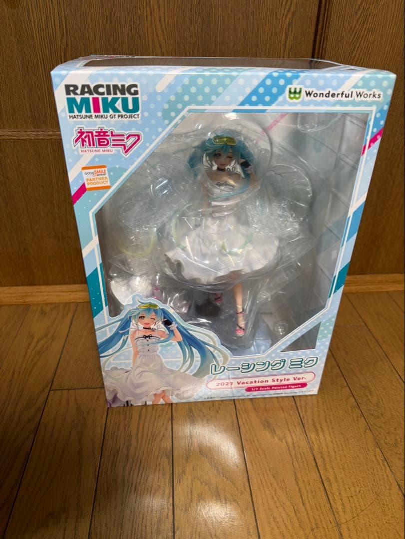 初音ミク レーシングミク 2021 Vacation Style Ver. 特別企画】【あみあみ展示撮り下ろし】華やかな笑顔に目が奪われる