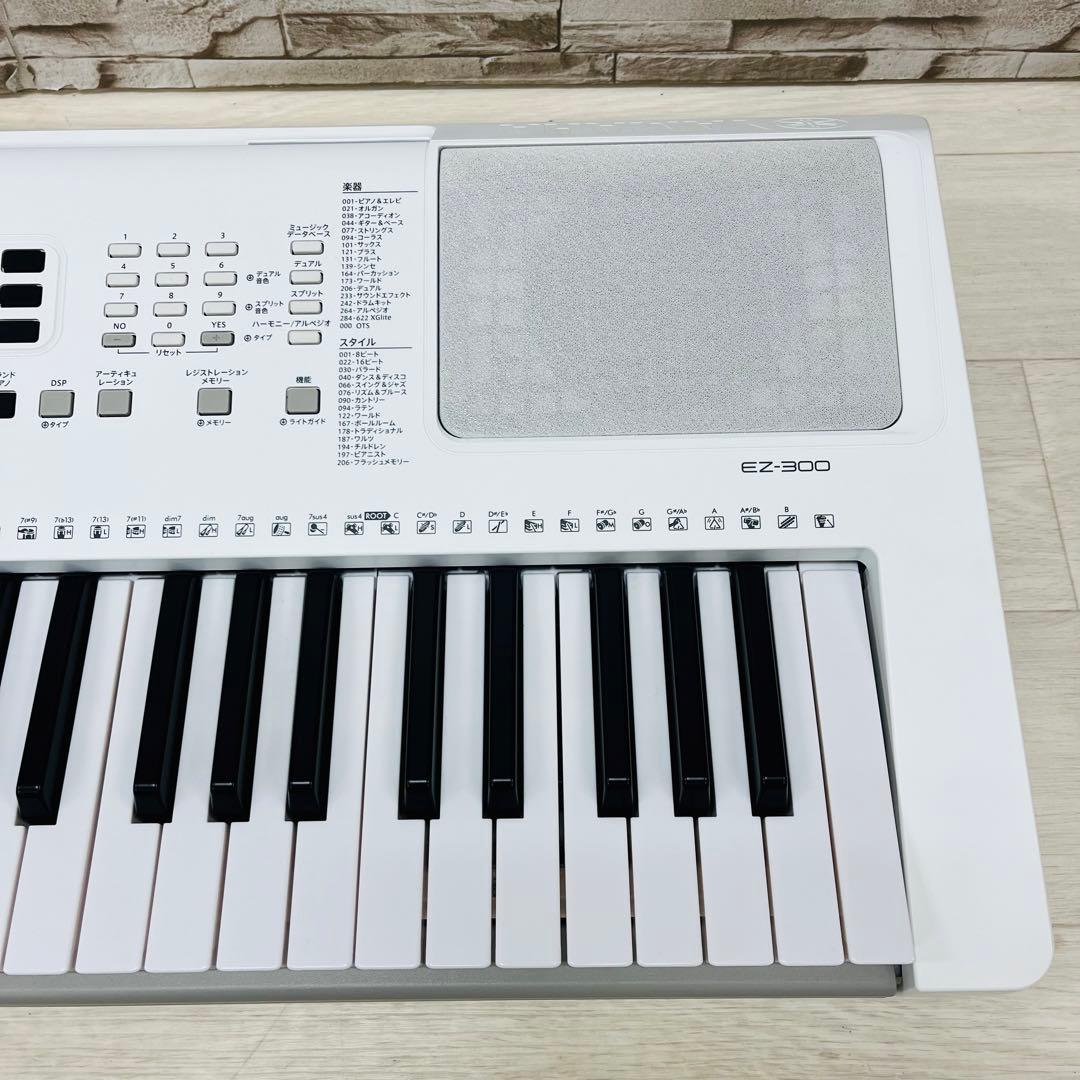 美品 YAMAHA ヤマハ 電子キーボード ポータブル光る鍵盤 EZ-300 - メルカリ