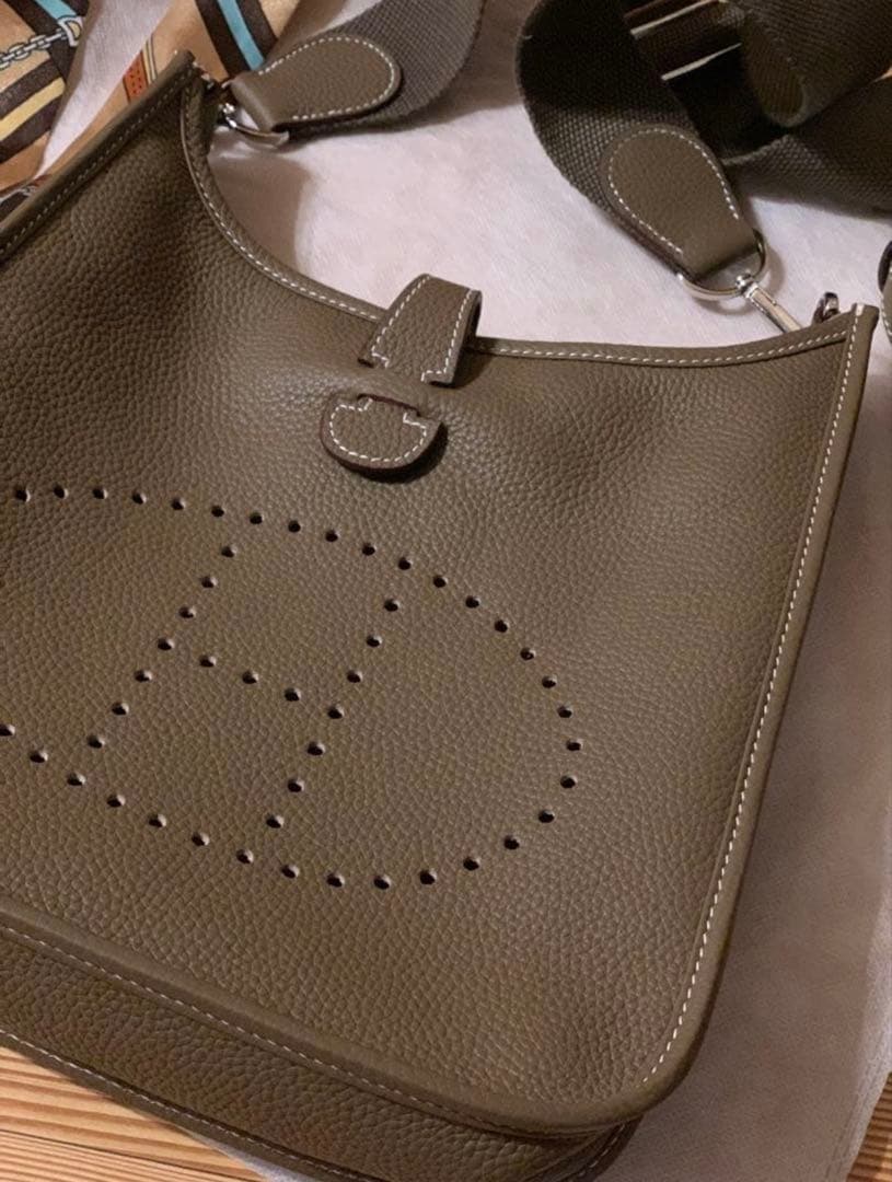 Hロゴ Hパンチング ショルダーバッグ ショルダーストラップ2本付き 最