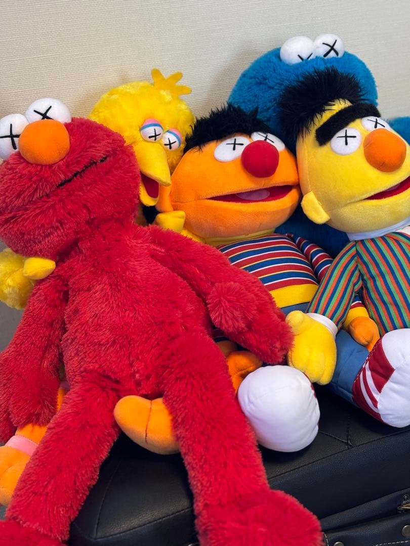 KAWS×セサミストリート×UNIQLO ぬいぐるみ - メルカリ
