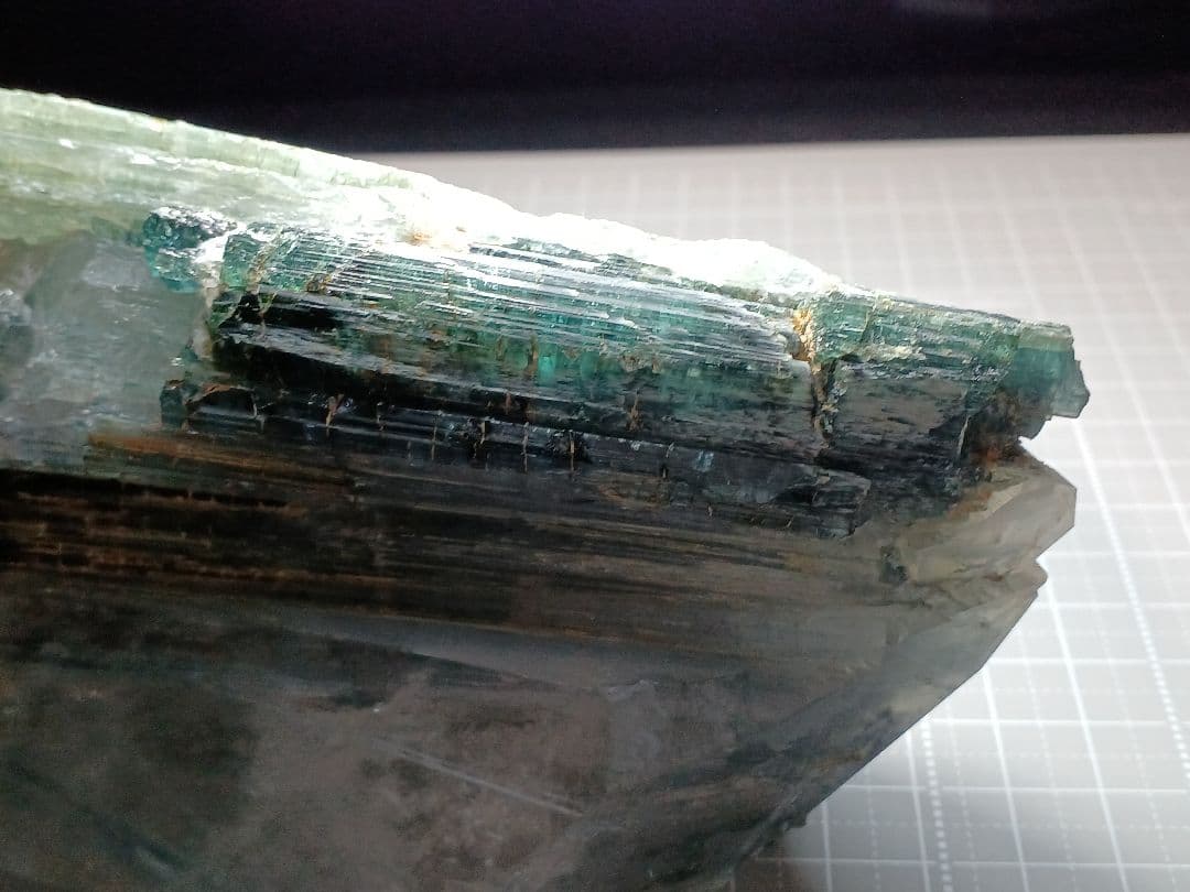 インディゴライト　トルマリン　水晶 原石　鉱物標本 希少]インディゴブルートルマリン結晶原石（インディゴライト） - 埼玉