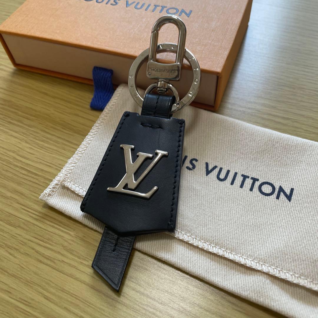 ルイヴィトン キーホルダー LV クロッシュ クレ キーリング - メルカリ