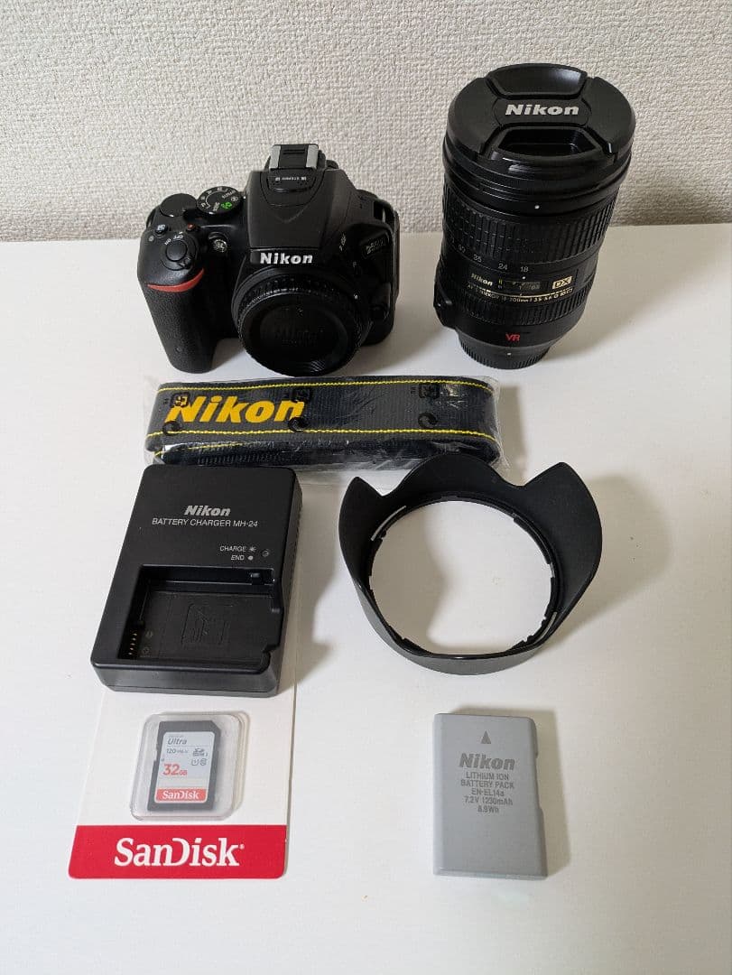 Nikon　D5500　＋　レンズセット ショット数4,136回　4.2%以下 ニコンD ニコン Nikon D5500 AF-S 55-200mm VR 望遠 レンズセット