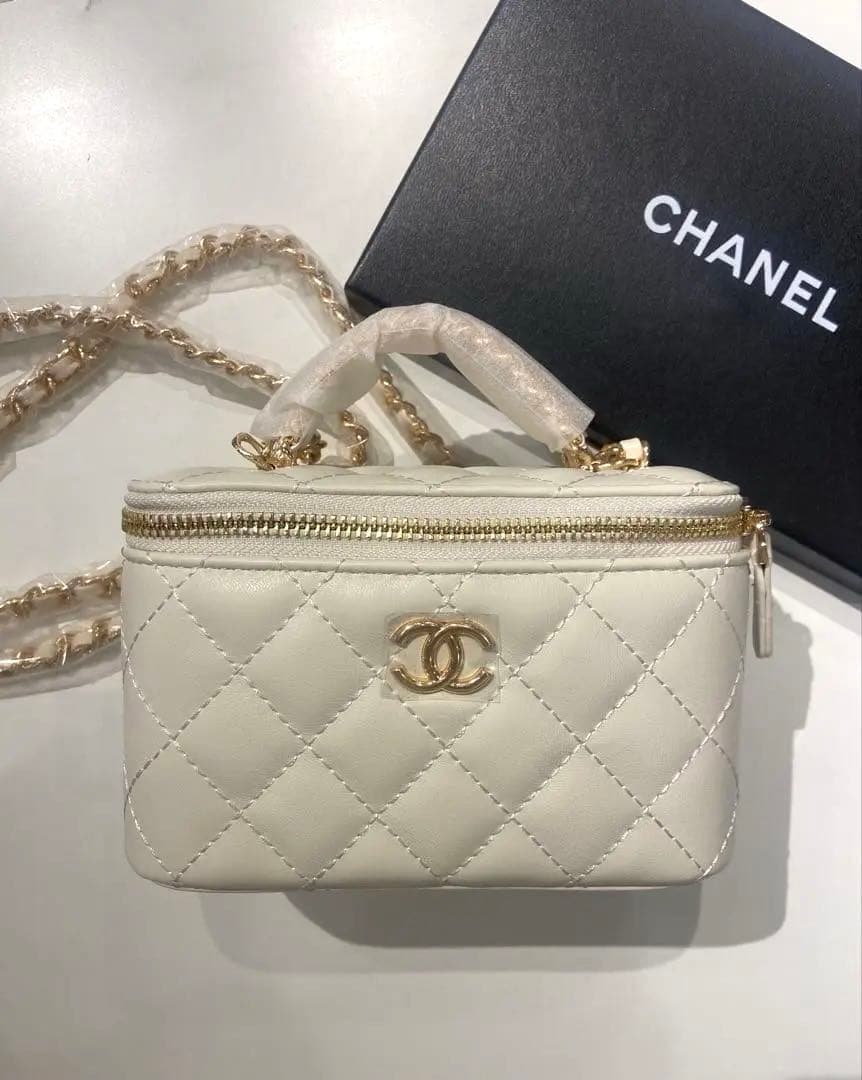 シャネル ラインストーンハンドルチェーンショルダーバッグホワイト