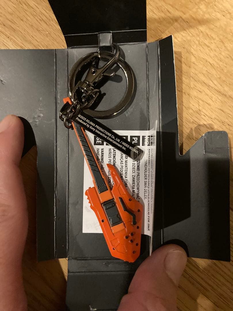 【非売品】DEATH STRANDING 2 キーホルダー　懸賞当選品 DEATH STRANDING 2 オリジナルギターキーチェーン - メルカリ